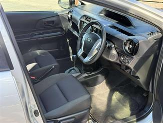 2015 Toyota Aqua - Thumbnail