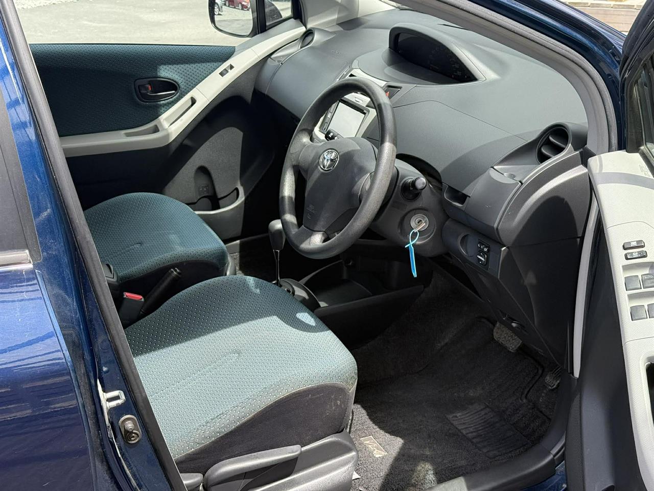 2005 Toyota Vitz