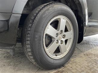 2010 Mitsubishi Delica - Thumbnail